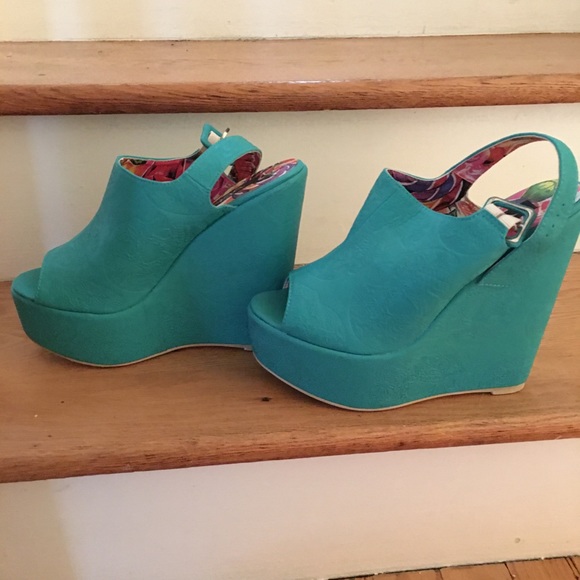 Turquoise Skull-Embossed Platform Wedges - Picture 1 of 14